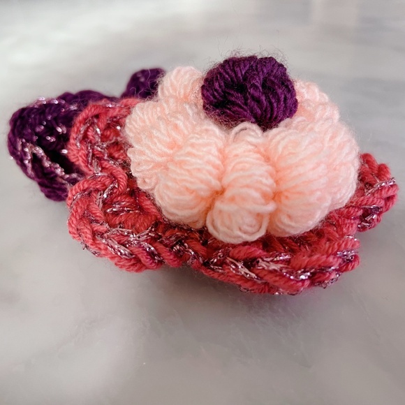 3D handmade crochet flower brooch - Picture 2 of 7